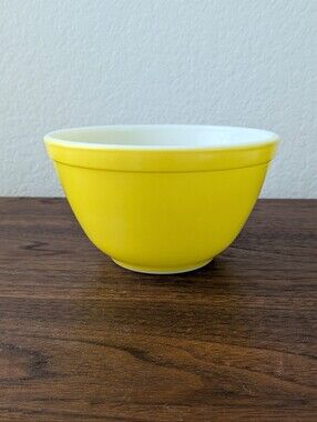 Vintage Pyrex Yellow Bowl 401  1 1/2 pt Small Nesting Bowl Excellent Condition